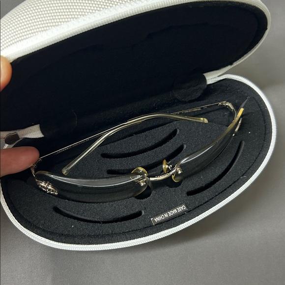 🖤CHANEL LIGHT GREY RHINESTONE LOGO SUNGLASSES - Picture 15 of 16